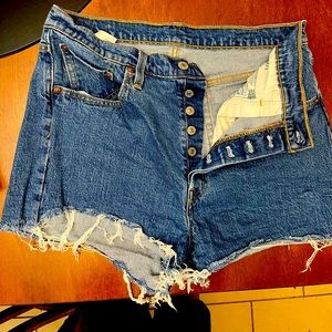 Levi Strauss cut off Jean shorts size 31 (10)